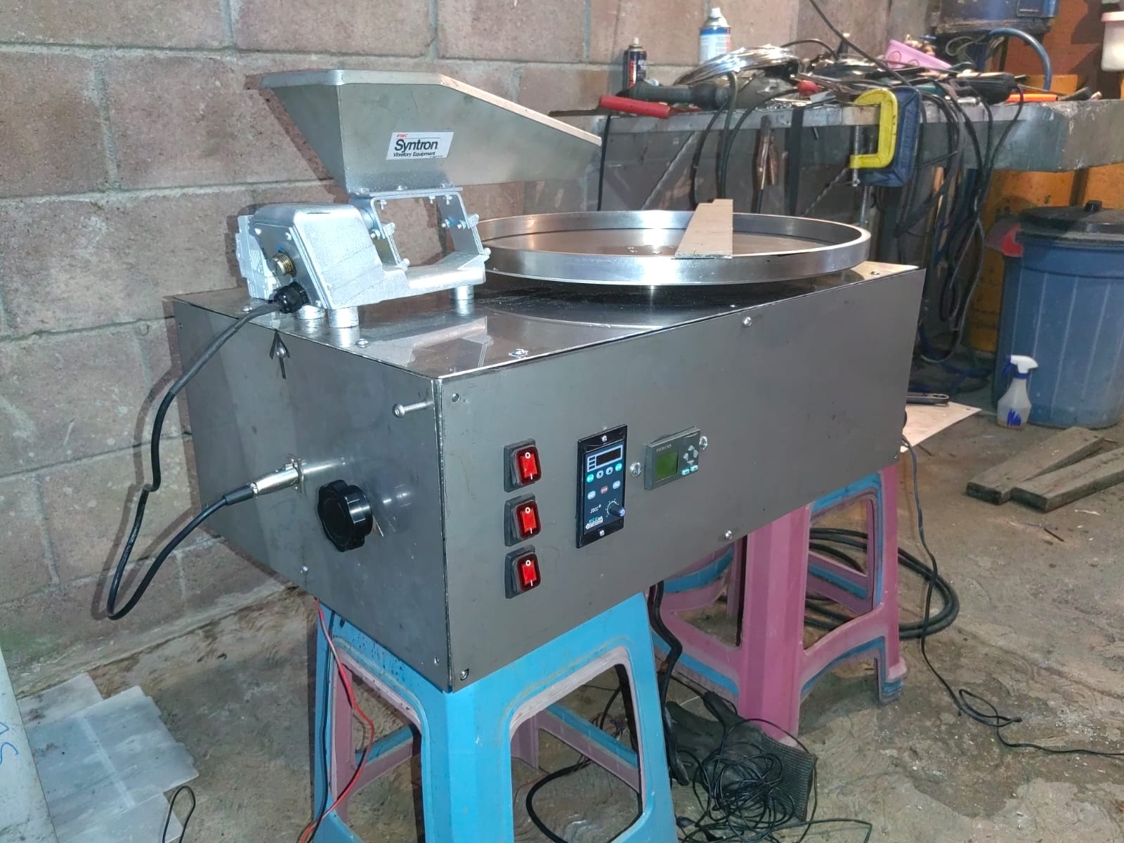 Instalación de alimentador vibratorio