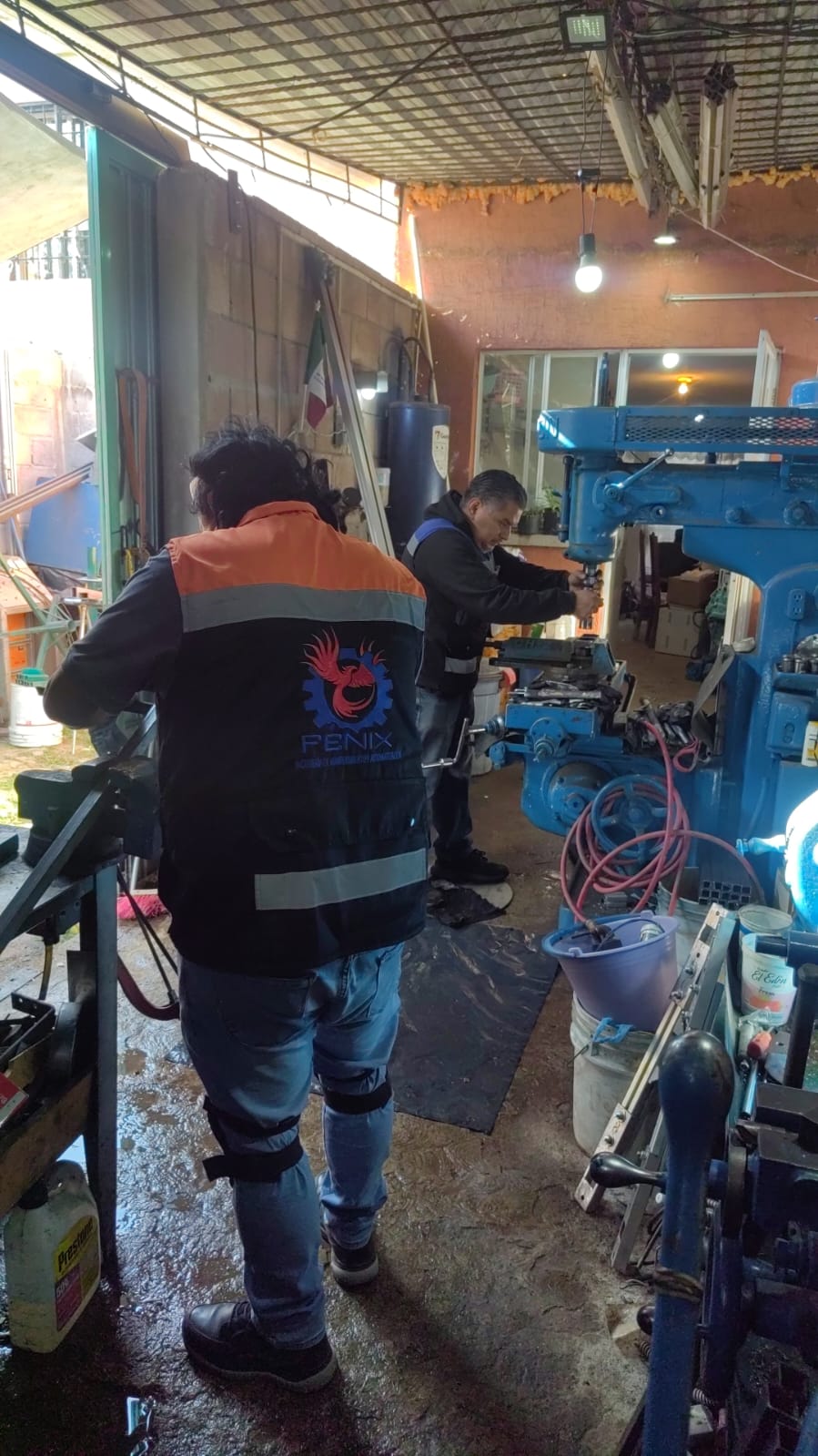 Reparación de taladro industrial en taller Fénix